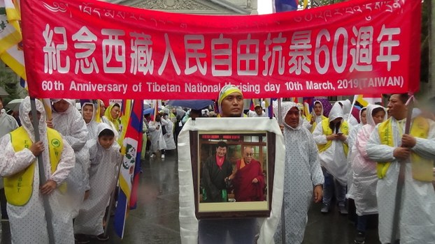 台北千人遊行紀念西藏抗暴60週年吾爾開希：台灣提和平協議很愚蠢！